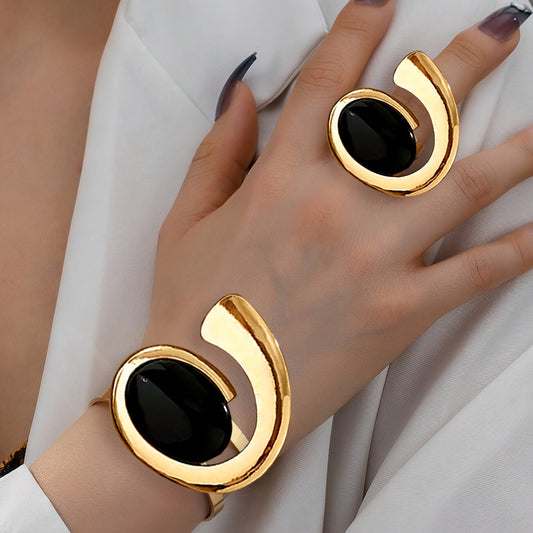 "Set of 2 European & American Stylish Comma Acrylic Ring & Bracelet Set – Creative Autumn/Winter Design."