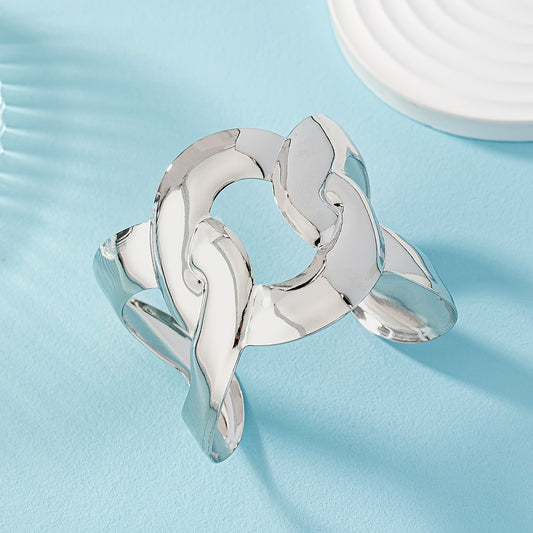 A Stylish And Versatile Geometric Golden Hollow Bracelet For Daily Wear, Simple And Attractive.