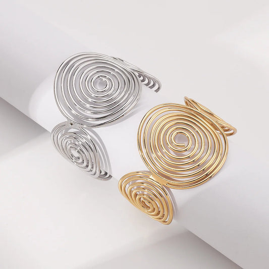 "European-American Spiral Metal Wire Bracelet with Retro Geometric Design"