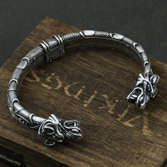 Nordic Viking Wolf Head Bracelet – Norse design with wolf head motif. Cuff wristband for men and women, perfect as a talisman bracelet.