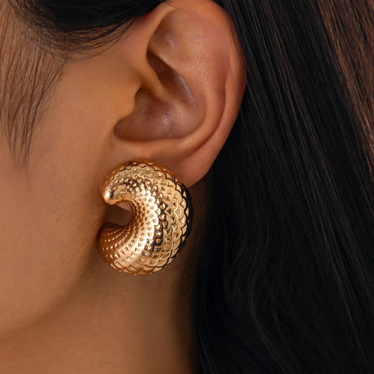 Women's Vintage Gold Twisted Metal Earrings