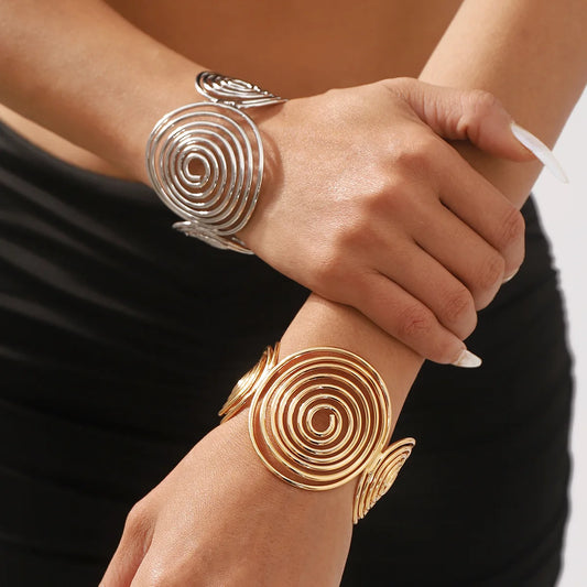 "European-American Spiral Metal Wire Bracelet with Retro Geometric Design"