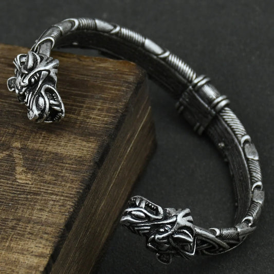 Nordic Viking Wolf Head Bracelet – Norse design with wolf head motif. Cuff wristband for men and women, perfect as a talisman bracelet.