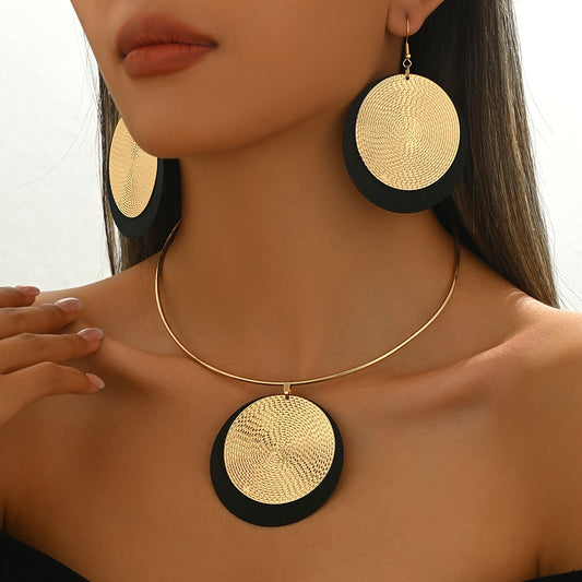 "Two-Piece Retro Fashion Glossy Thin Collar Set – Geometric Rotation Pattern Black & Gold Yellow Pendant Necklace & Earrings."